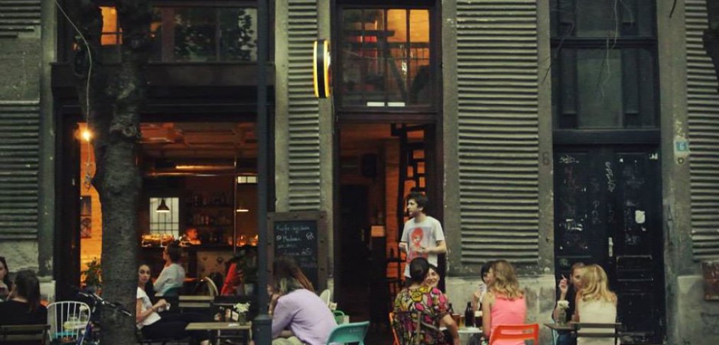Bar cafe bookshop Meduza belgrade terrace